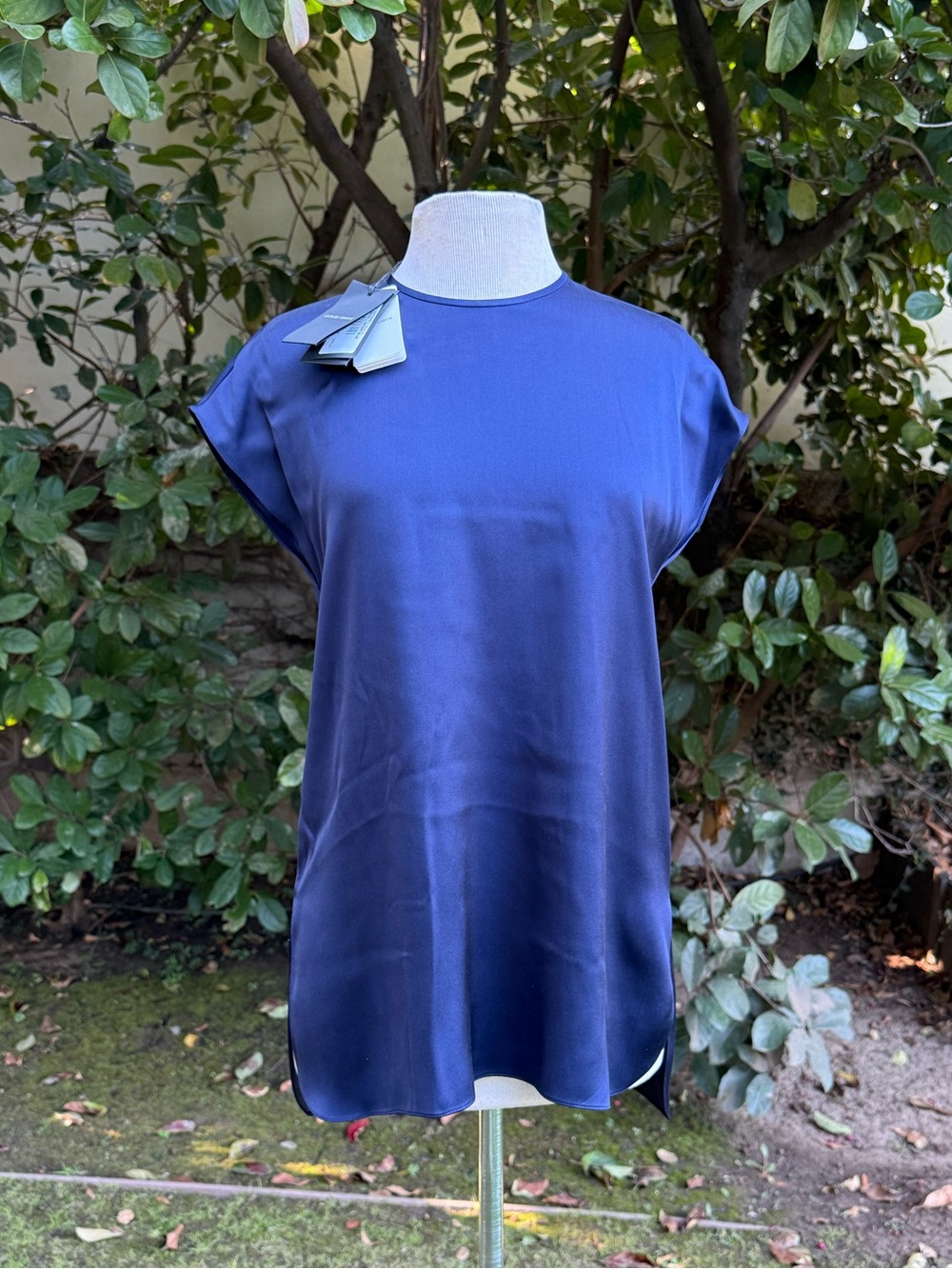 NWT Giorgio Armani elegant blouse with satin finish - Size 42